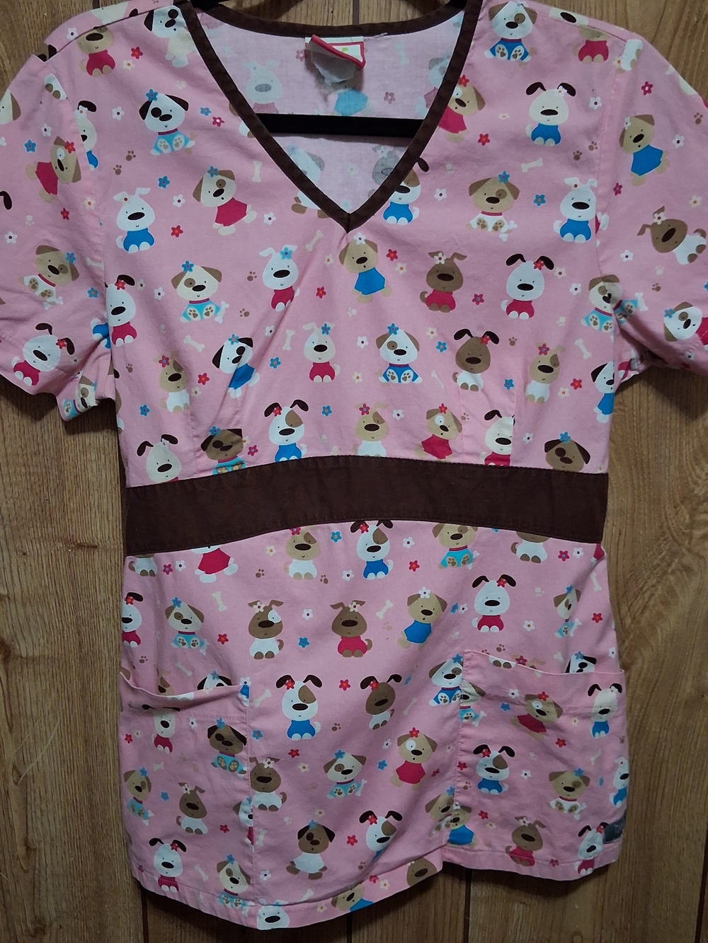 IZZY SCRUBS - Womens Dog Design V-Neck Scrub Top Pink/ Brown Size S